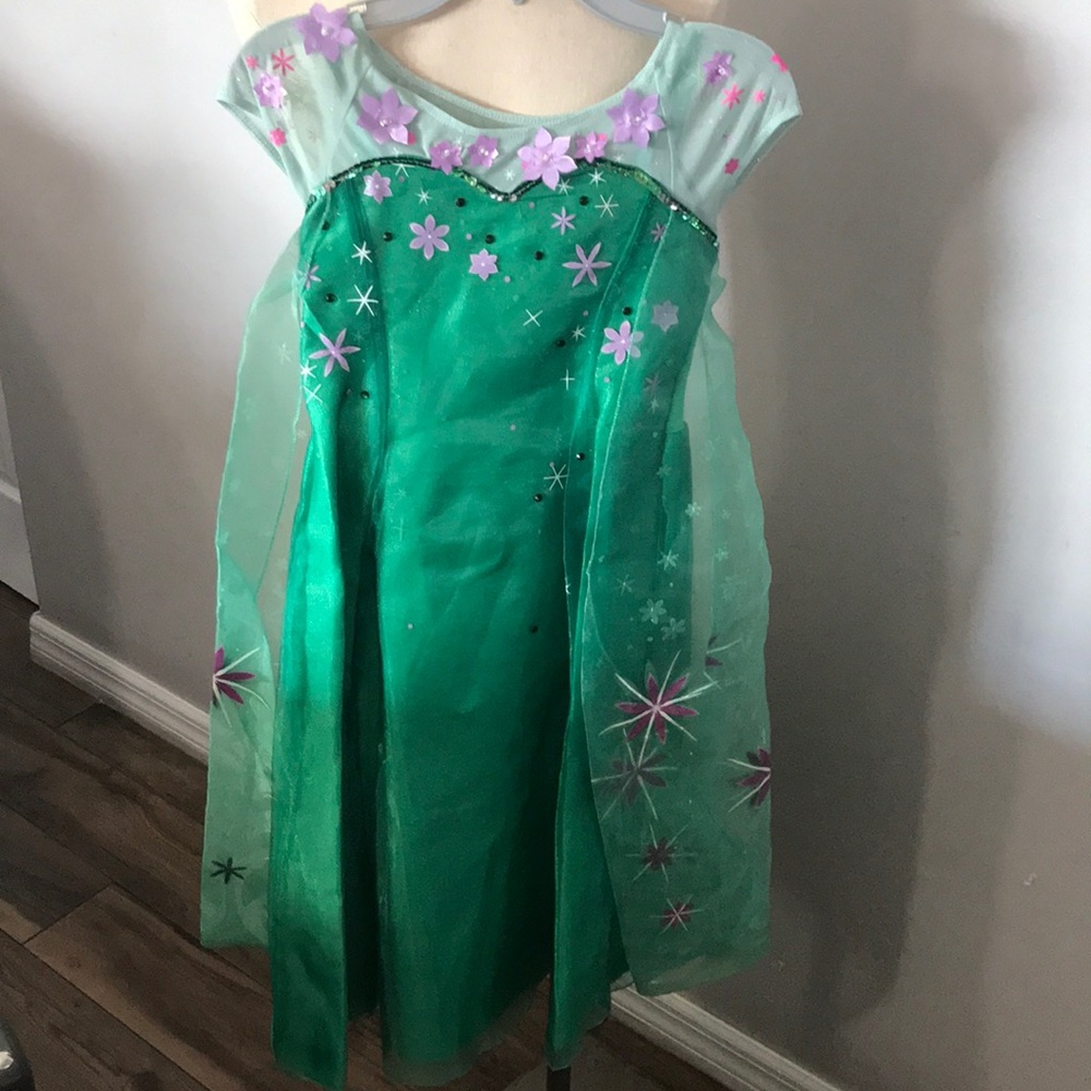 Frozen Elsa costume Disney store size 5-6